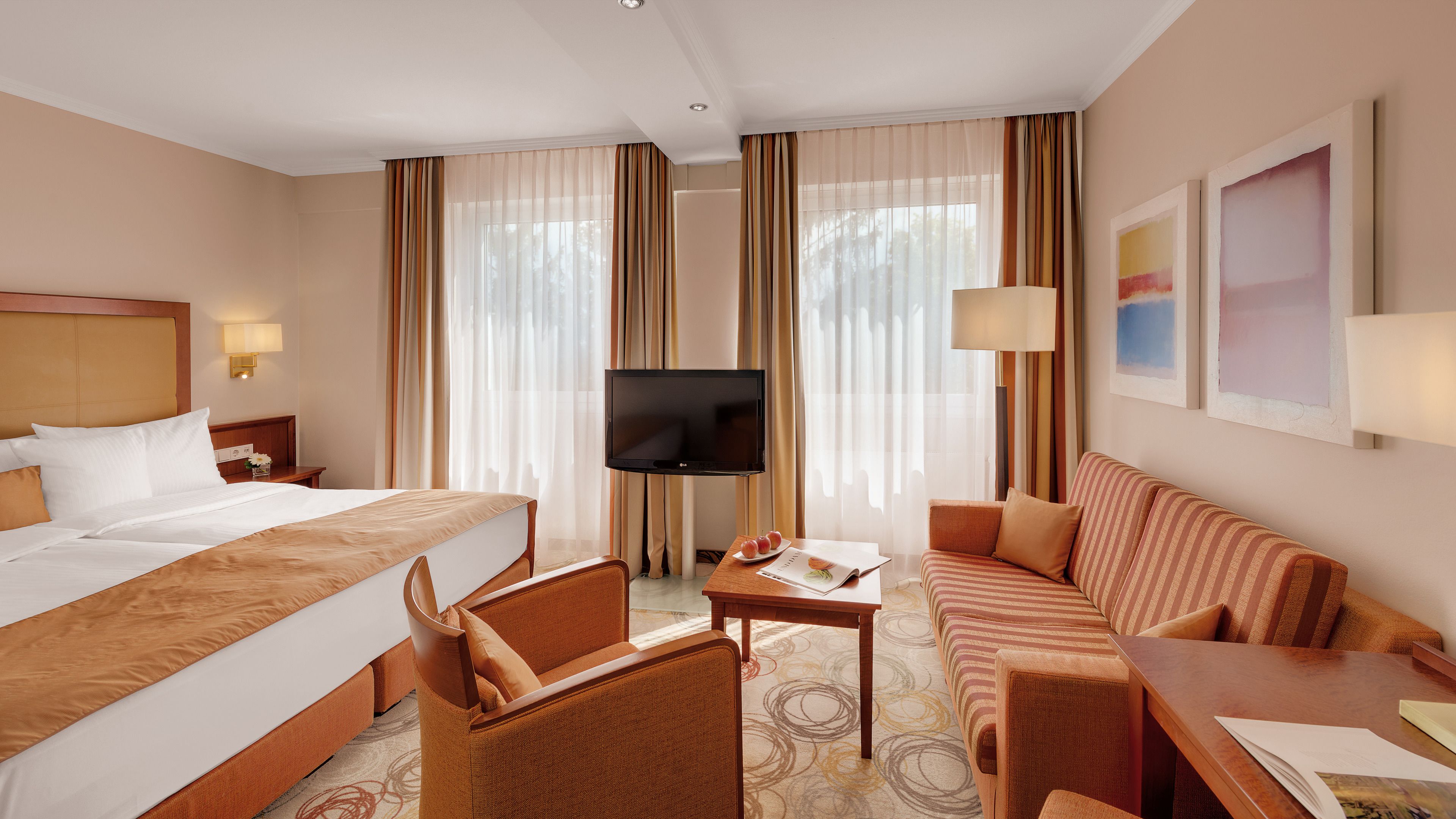 1 bedroom, hypo-allergenic bedding, down duvets, minibar