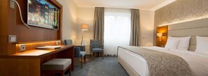 1 bedroom, hypo-allergenic bedding, down comforters, minibar