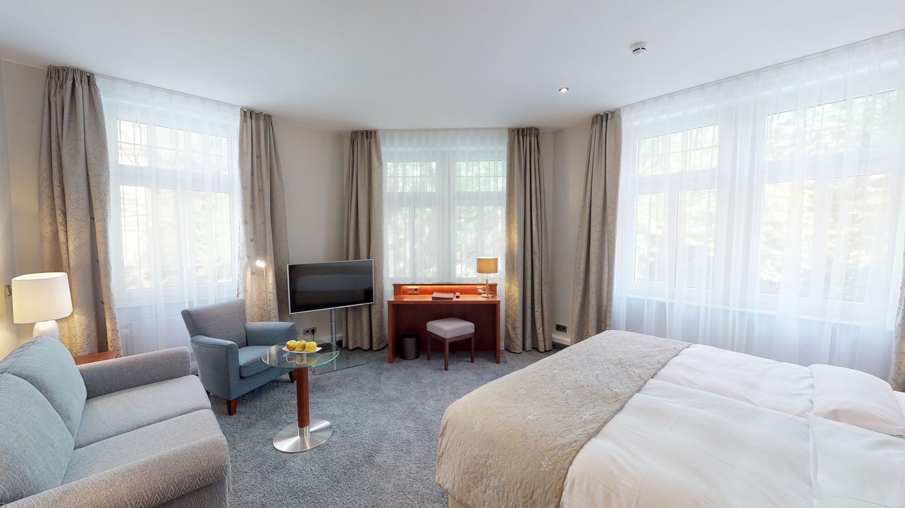 1 bedroom, hypo-allergenic bedding, down duvets, minibar