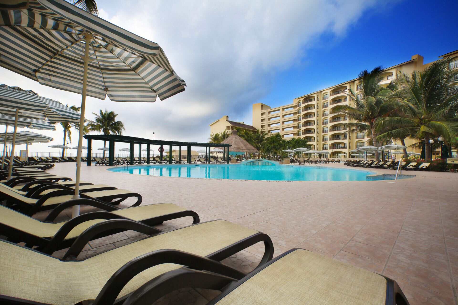 outdoor pool, pool umbrellas