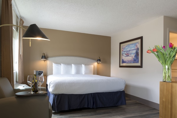 Iron/ironing board, free WiFi, bed sheets, alarm clocks