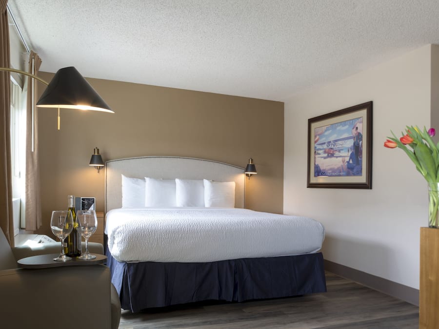 Iron/ironing board, free WiFi, bed sheets, alarm clocks