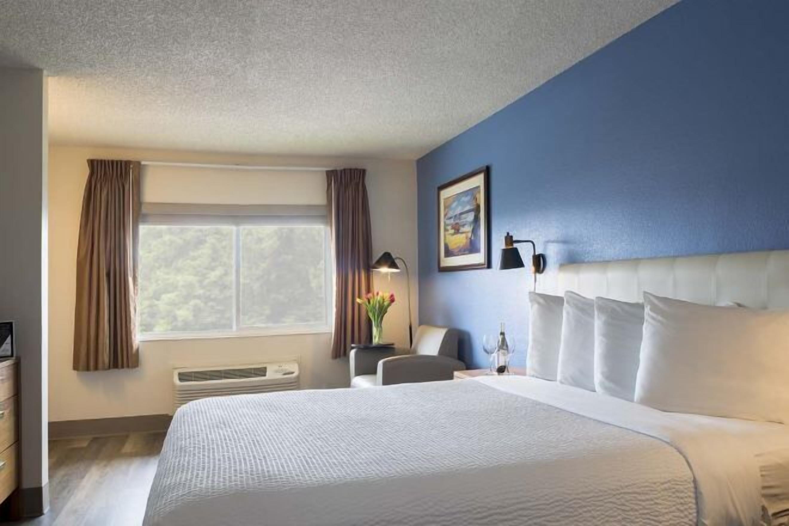 Iron/ironing board, free WiFi, bed sheets, alarm clocks