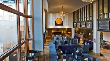 2 restaurants, breakfast, lunch, dinner served; international cuisine