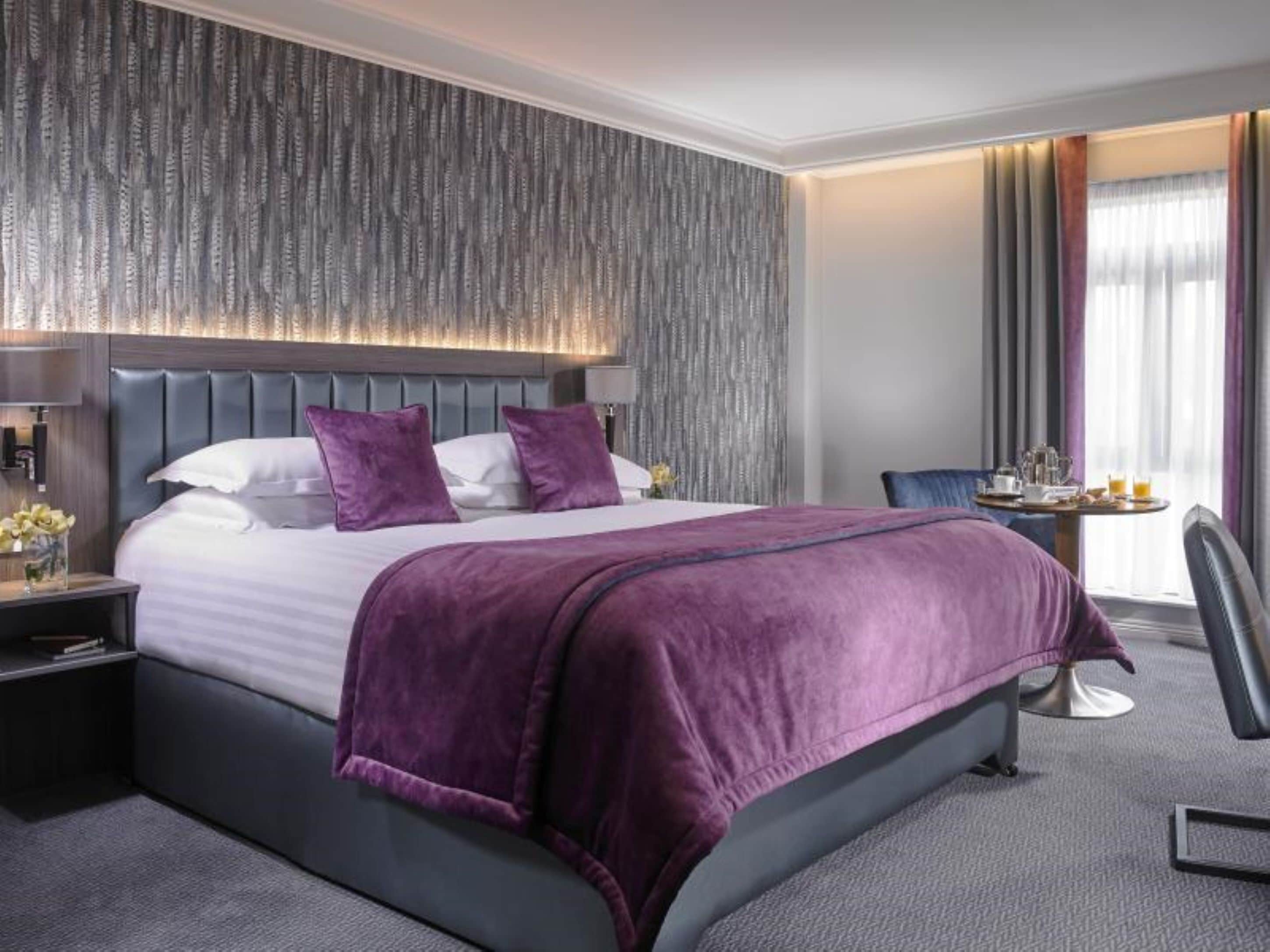 1 bedroom, hypo-allergenic bedding, desk, blackout curtains