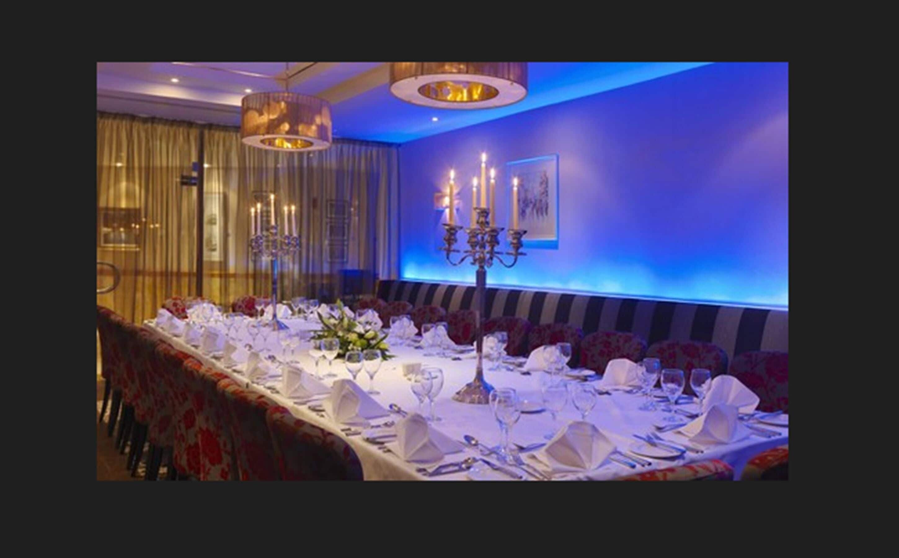 2 restaurants, breakfast, lunch, dinner served; international cuisine