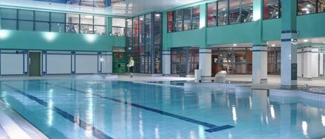 Indoor pool, sun loungers