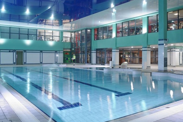 Indoor pool, sun loungers