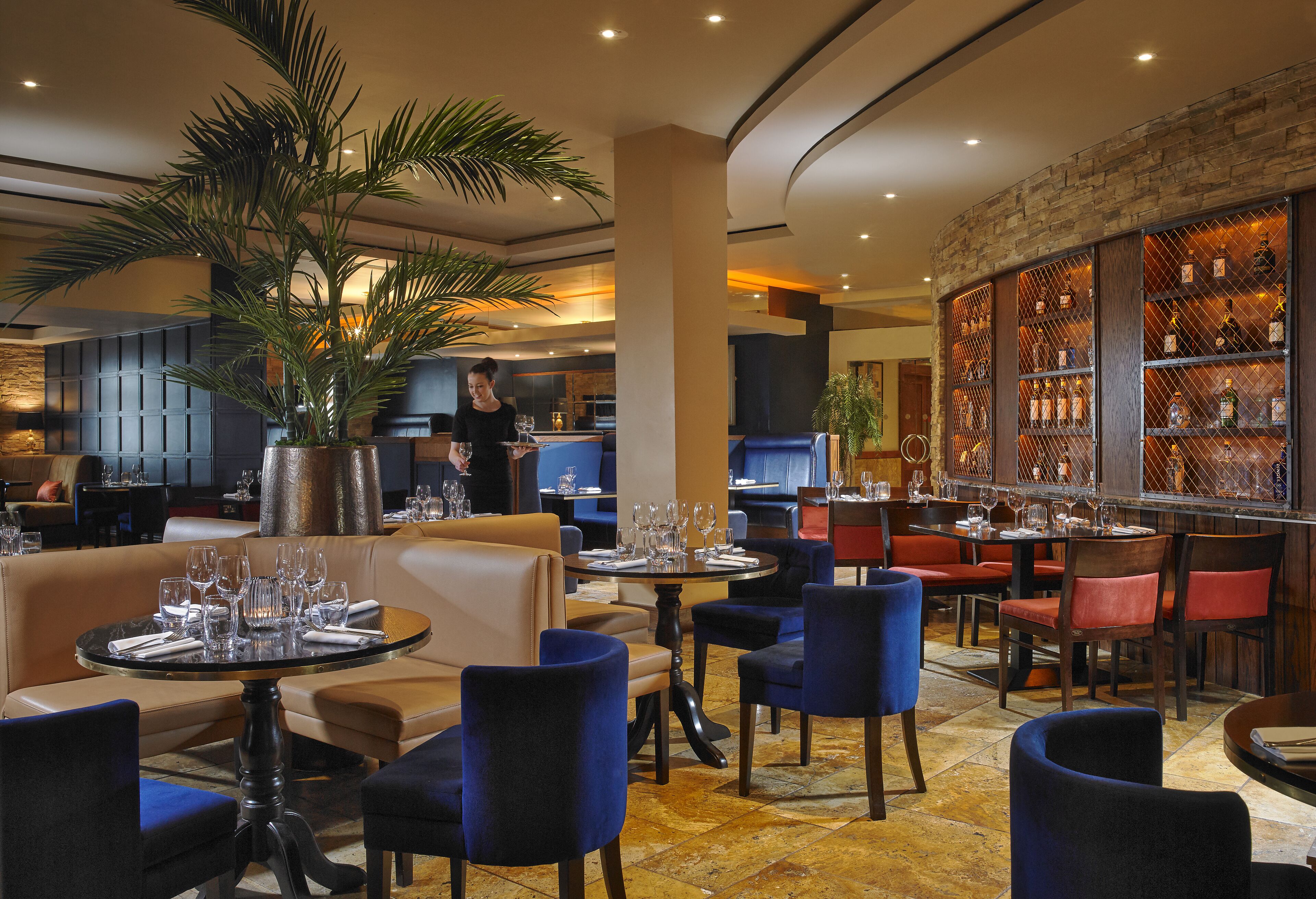 2 restaurants, breakfast, lunch, dinner served; international cuisine