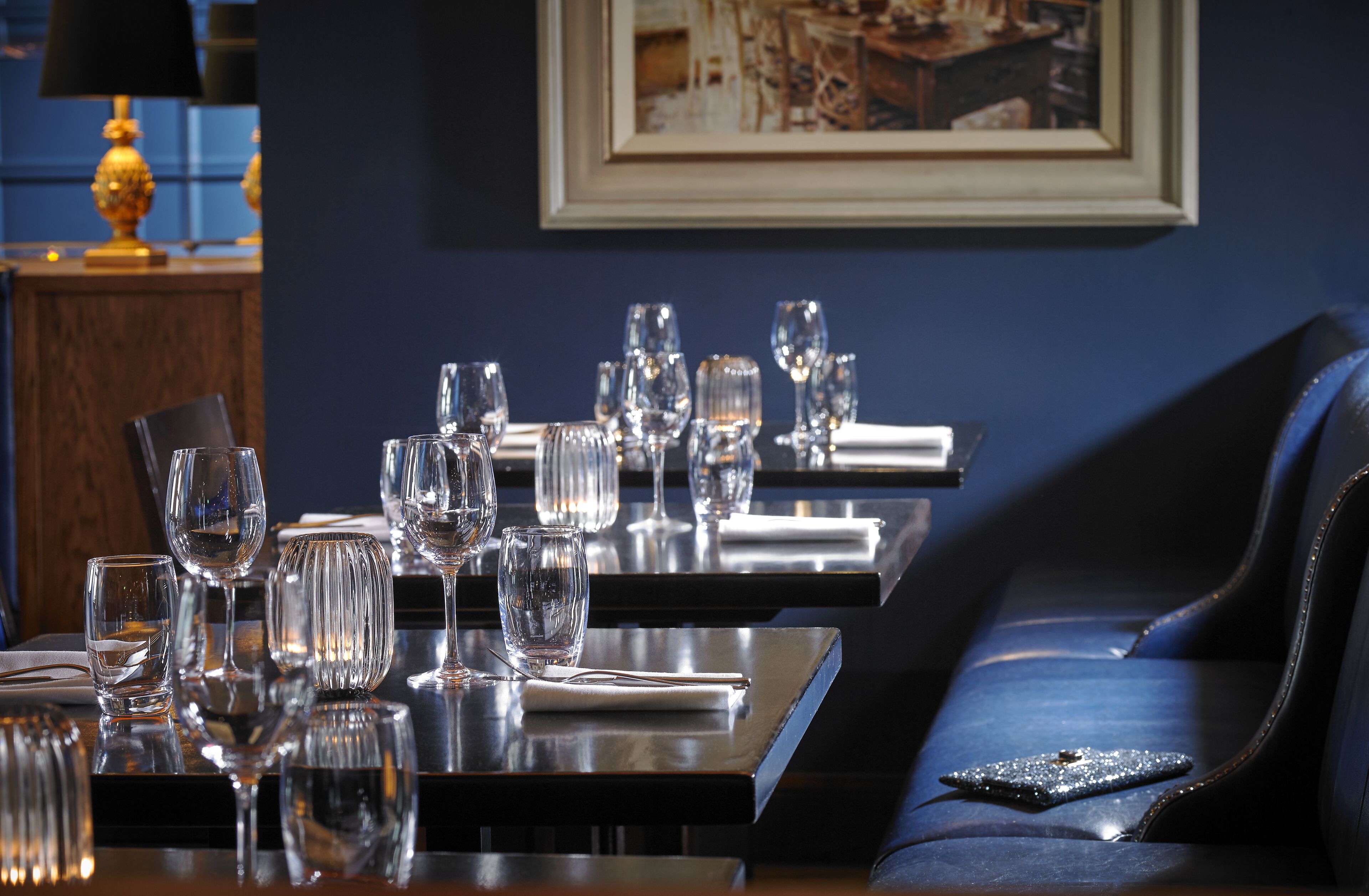 2 restaurants, breakfast, lunch, dinner served; international cuisine