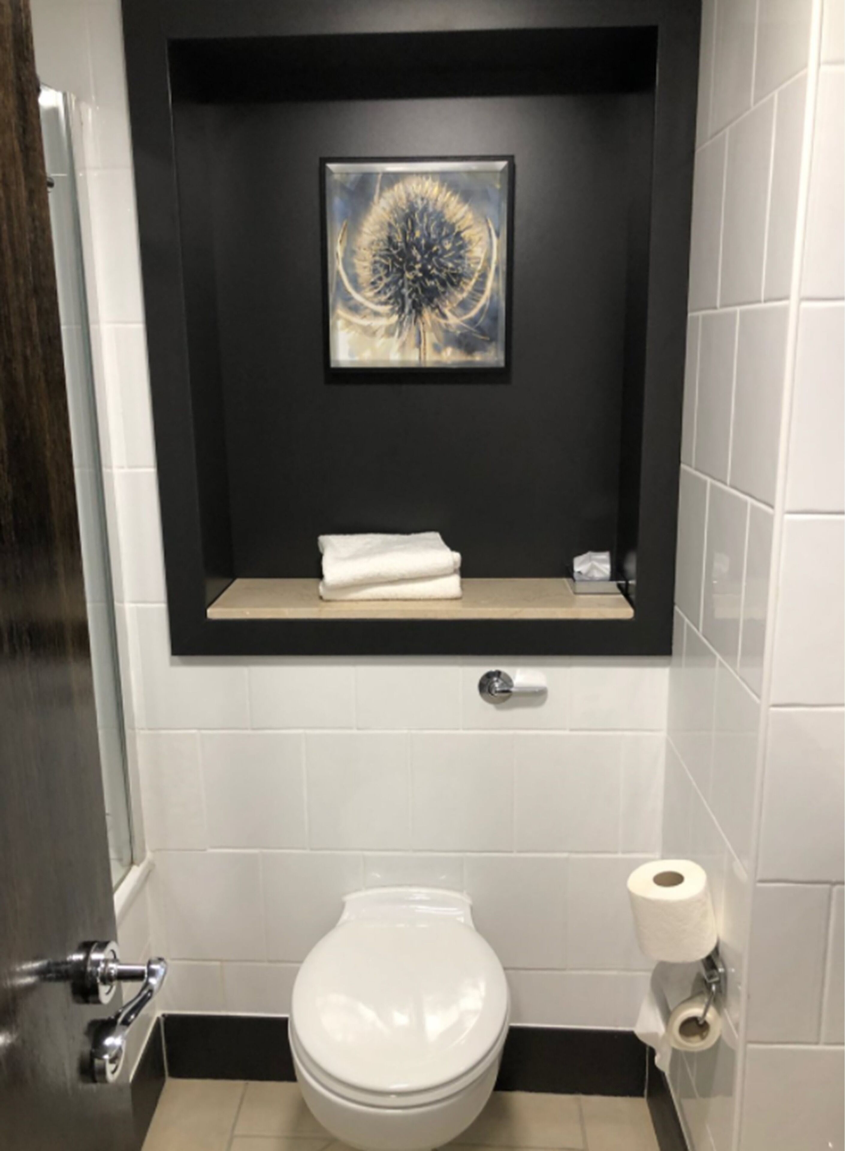 combined shower/bathtub, free toiletries, hair dryer, towels