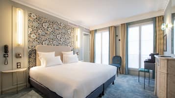 Deluxe Room | Minibar, in-room safe, individually furnished, desk