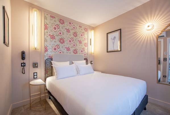 Chambre Supérieure | Minibar, coffres-forts dans les chambres, ameublement personnalisé