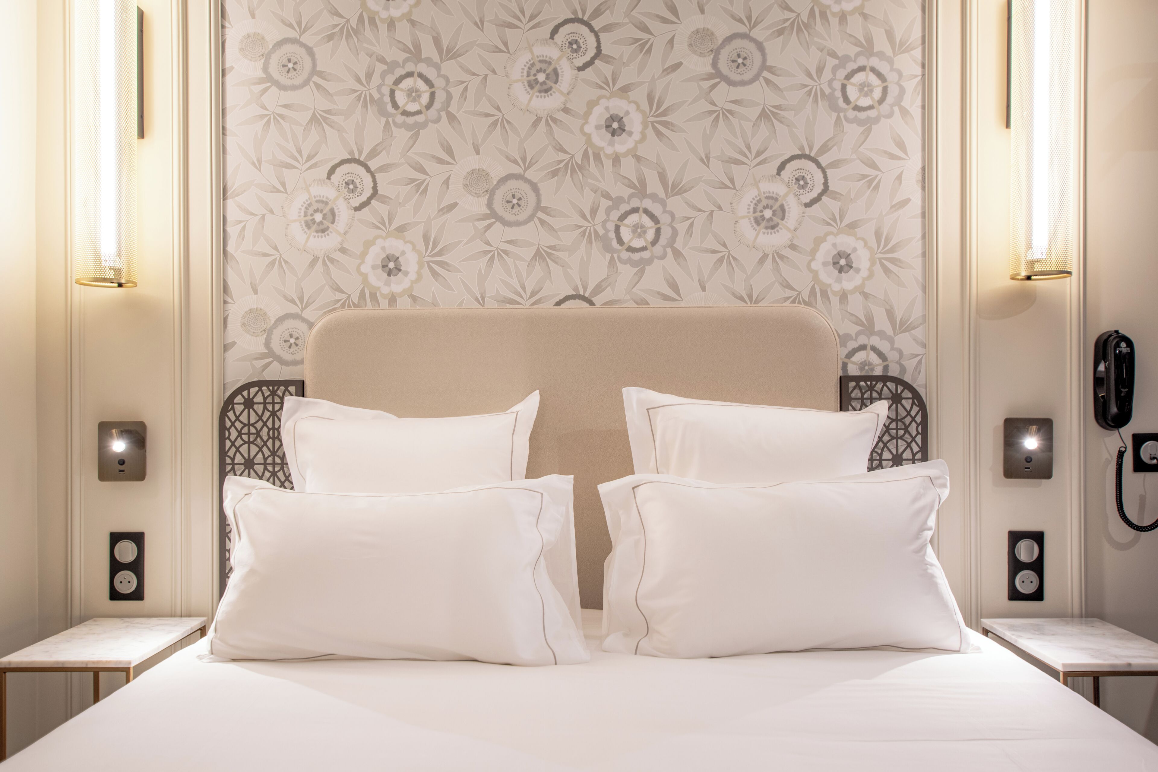 Business Room | Minibar, in-room safe, individually furnished, desk