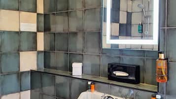 Combined shower/tub, eco-friendly toiletries, hair dryer, towels