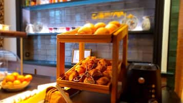 Päivittäinen buffetaamiainen (16 EUR per henkilö)