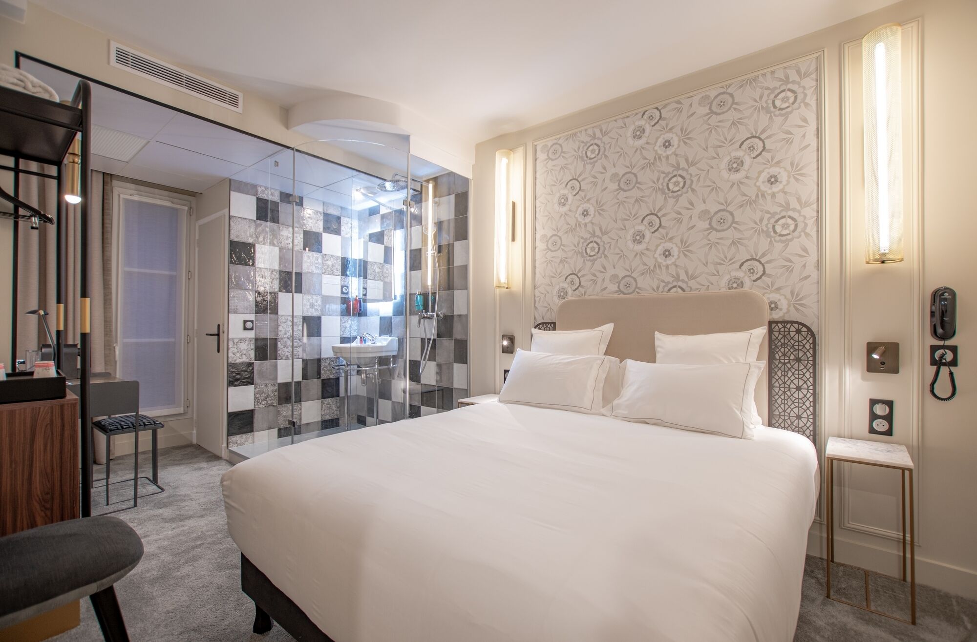 Chambre Business | Minibar, coffres-forts dans les chambres, ameublement personnalisé