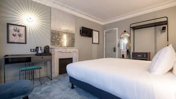 Deluxe Room | Minibar, in-room safe, individually furnished, desk
