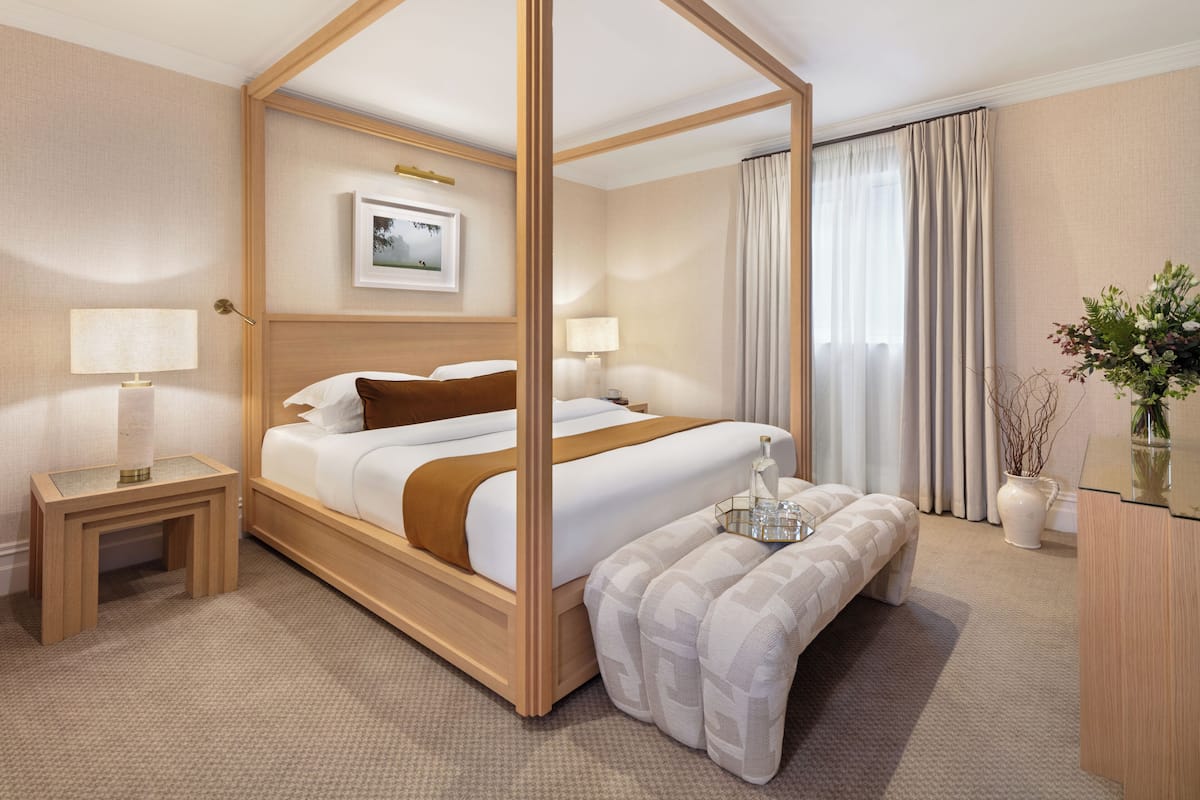 Signature King | Premium bedding, in-room safe, individually decorated