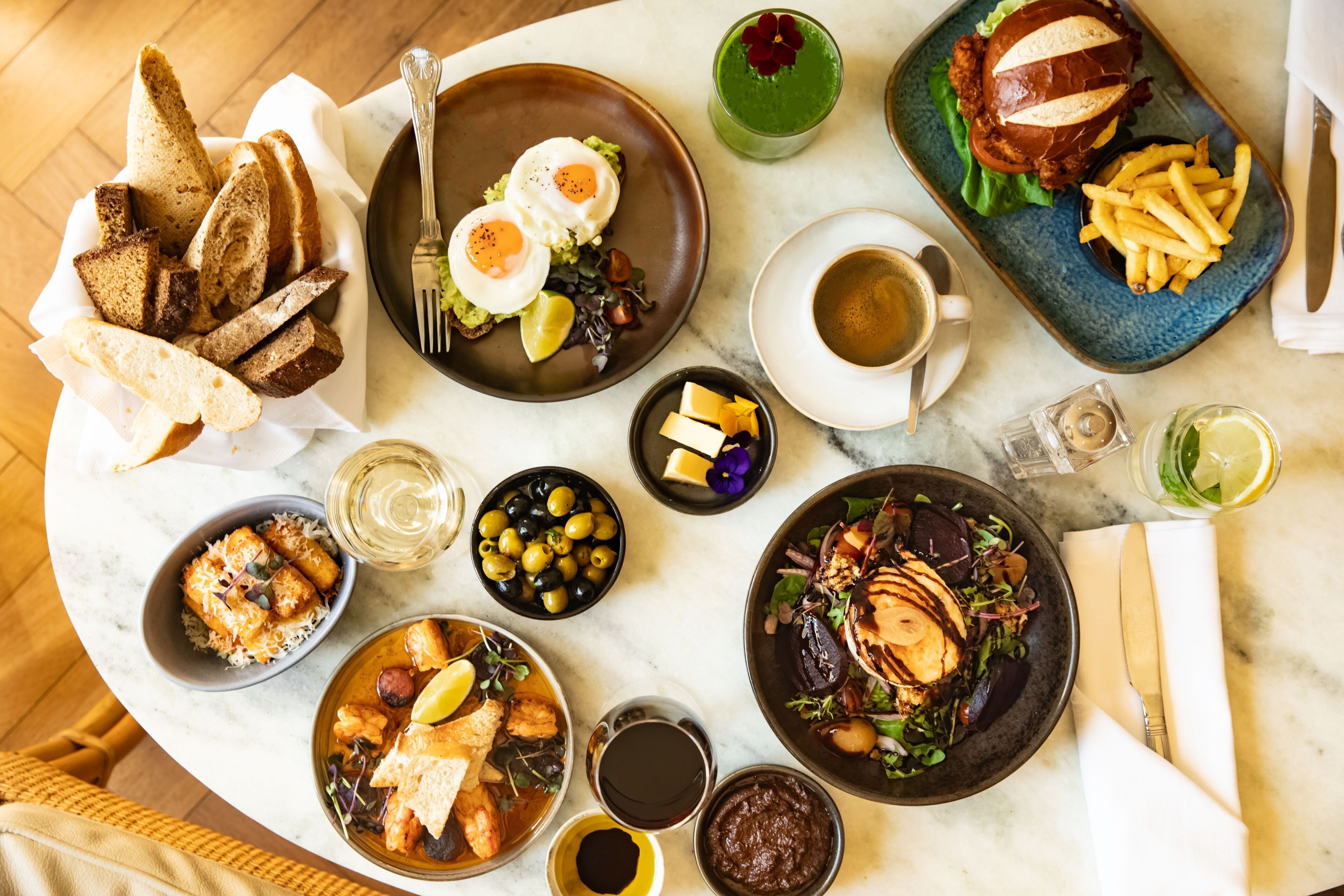 2 restaurants, breakfast, lunch, dinner served; irish cuisine