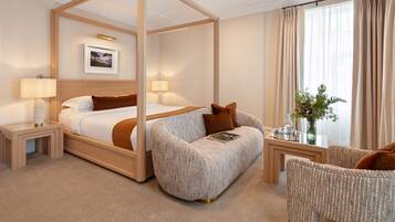 Suite Royal | Ropa de cama de alta calidad, caja fuerte, decoración individual