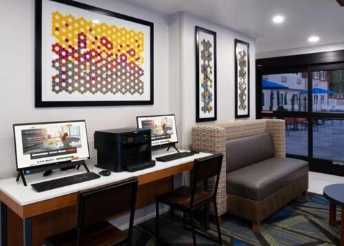 Holiday Inn Express Santa Rosa North by IHG