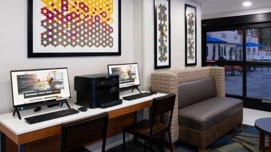 Holiday Inn Express Santa Rosa North by IHG