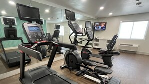 A gym with treadmills, elliptical machines, and a stationary bike. - Holiday Inn Express Santa Rosa North by IHG (Santa Rosa)