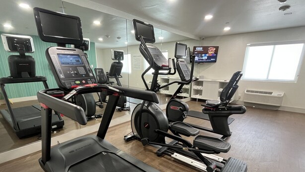 A gym with treadmills, elliptical machines, and a stationary bike. - Holiday Inn Express Santa Rosa North by IHG (Santa Rosa)