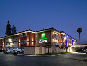 Front of property - Holiday Inn Express Santa Rosa North by IHG (Santa Rosa)