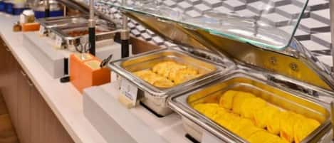 Free daily buffet breakfast