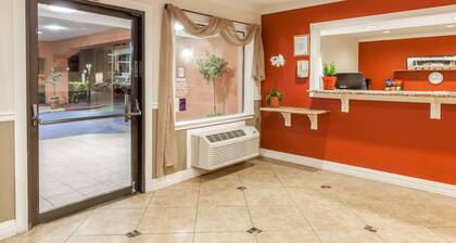 Super 8 by Wyndham Bakersfield/Central