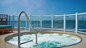 Bain à remous extérieur