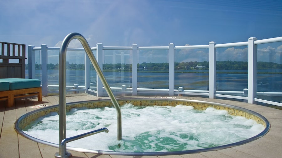 Newport Beach Hotel & Suites