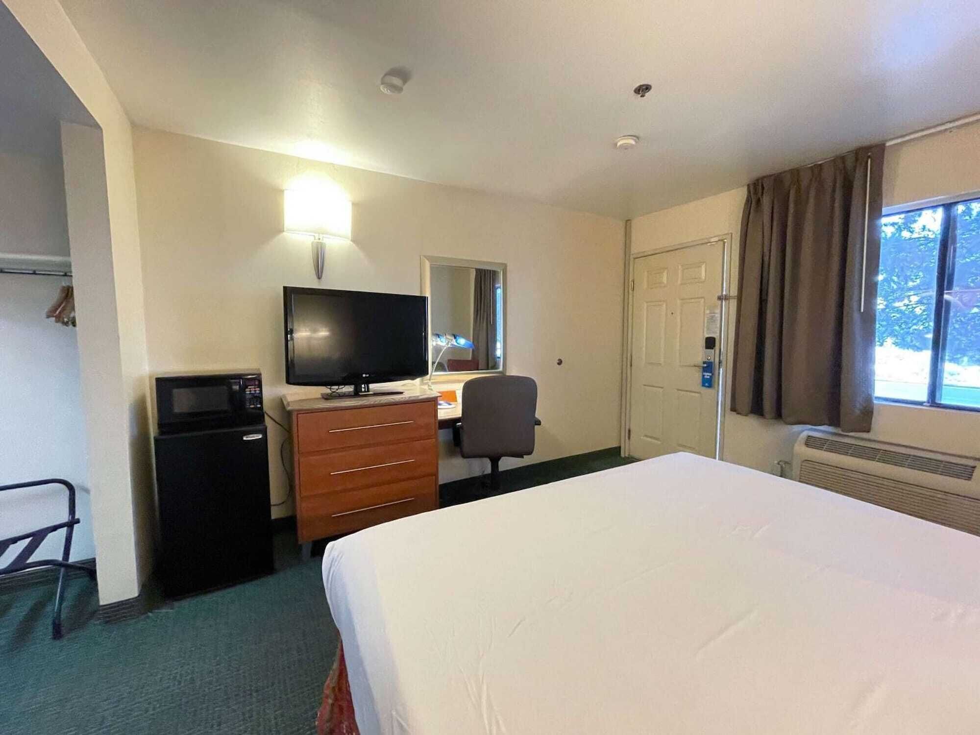 Desk, blackout drapes, WiFi (free), bed sheets
