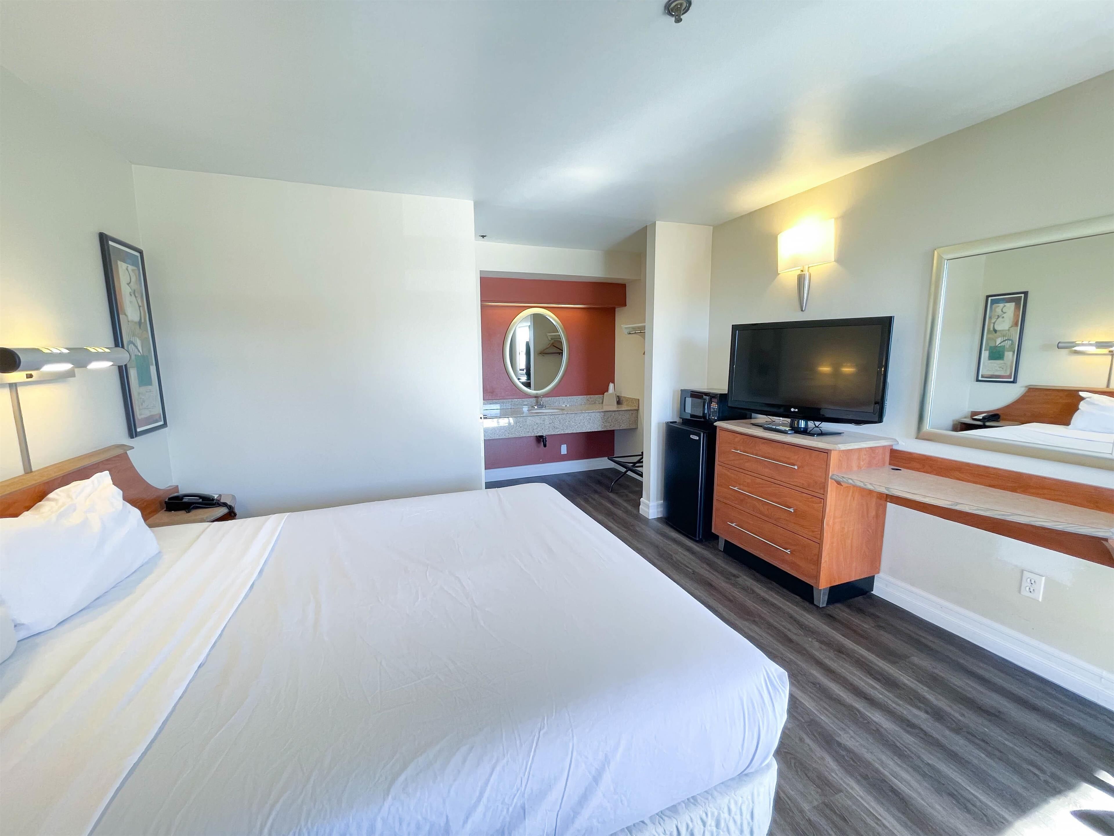 Schreibtisch, Verdunkelungsvorhänge, kostenloses WLAN, Bettwäsche