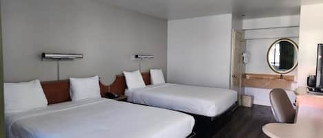 Skrivebord, blendingsgardiner, wi-fi (inkludert) og sengetøy