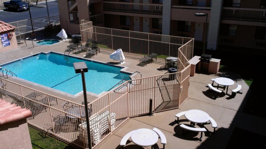 Motel 6 Barstow, CA – I15 and Lenwood Road