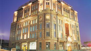 Fassade der Unterkunft – Abend/Nacht