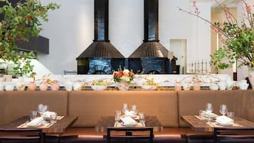 2 restaurants, lunch, dinner, brunch served; Italian cuisine