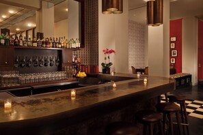 3 bars/lounges, wine bar