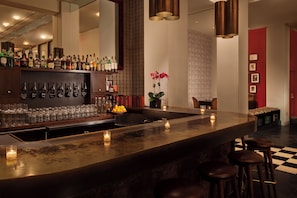 3 bars/lounges, wine bar