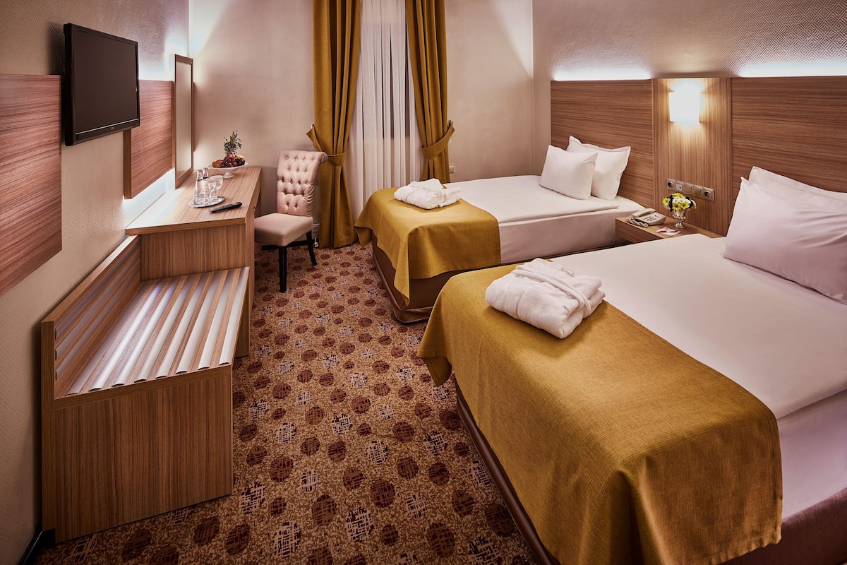 Compact Double Room | 1 bedroom, Egyptian cotton sheets, premium bedding, minibar