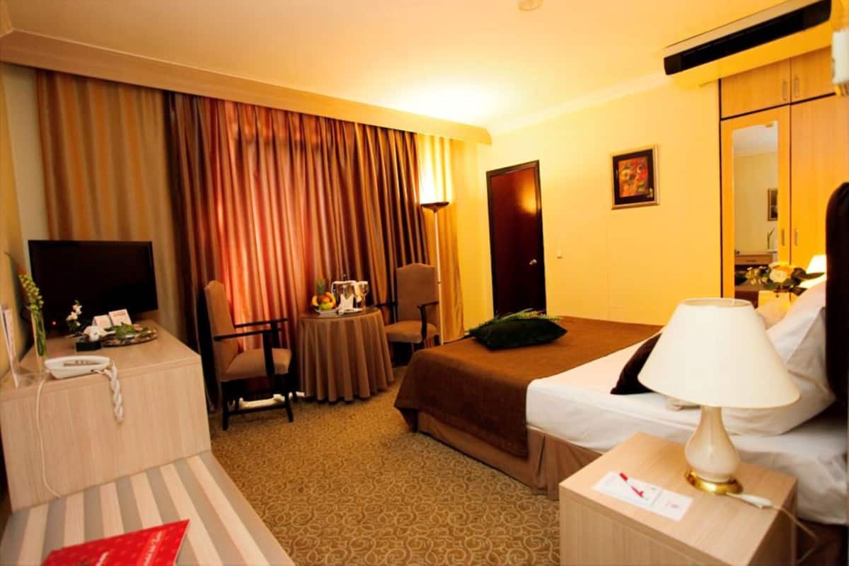 1 bedroom, Egyptian cotton sheets, premium bedding, minibar