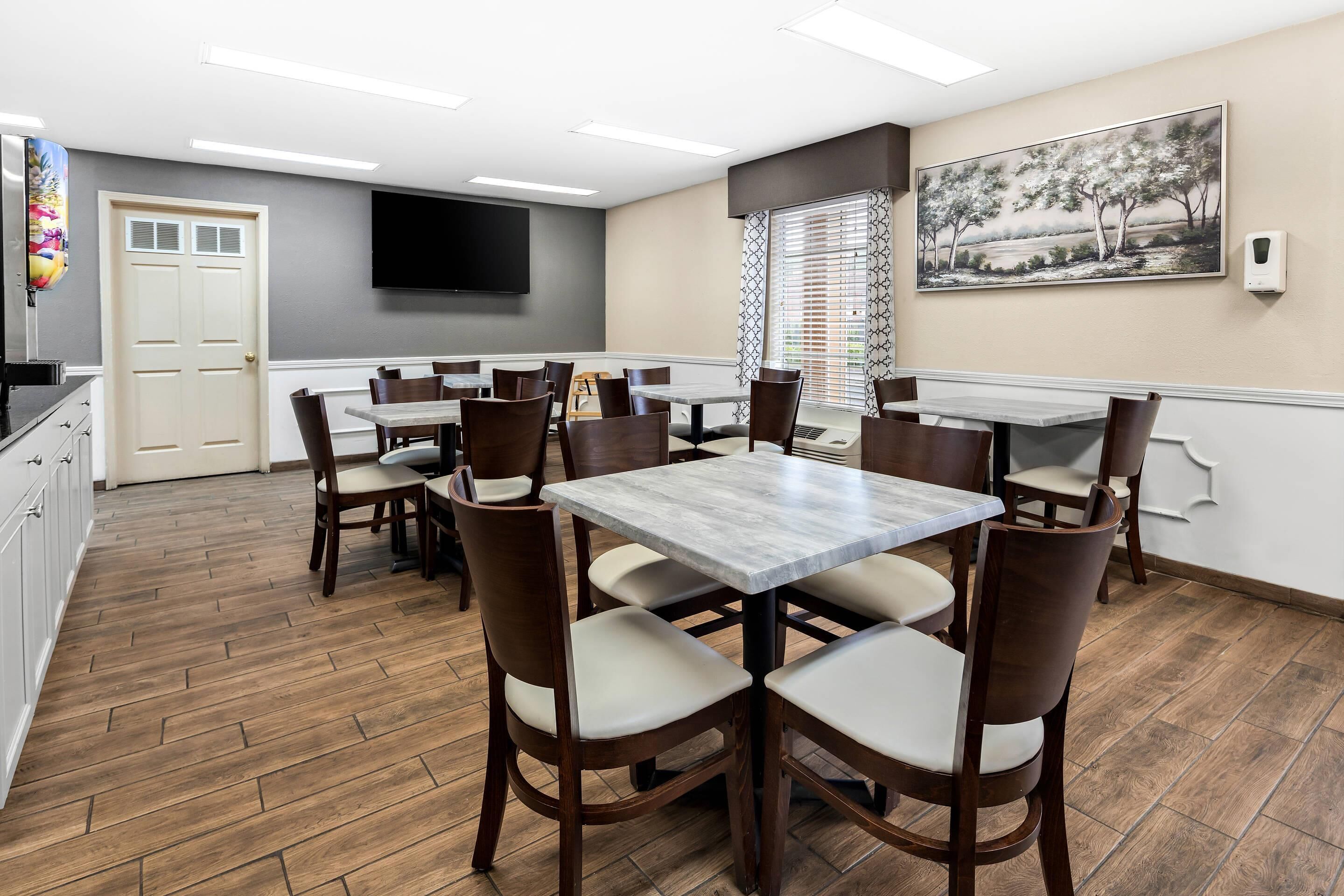 Free daily continental breakfast 