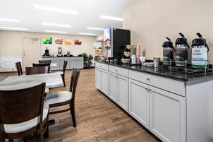 Desayuno continental gratuito y diario