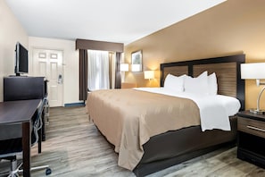 Standard Room, 1 King Bed, Non Smoking | Desk, iron/ironing board, free WiFi, bed sheets - Quality Inn Decatur River City (Decatur)
