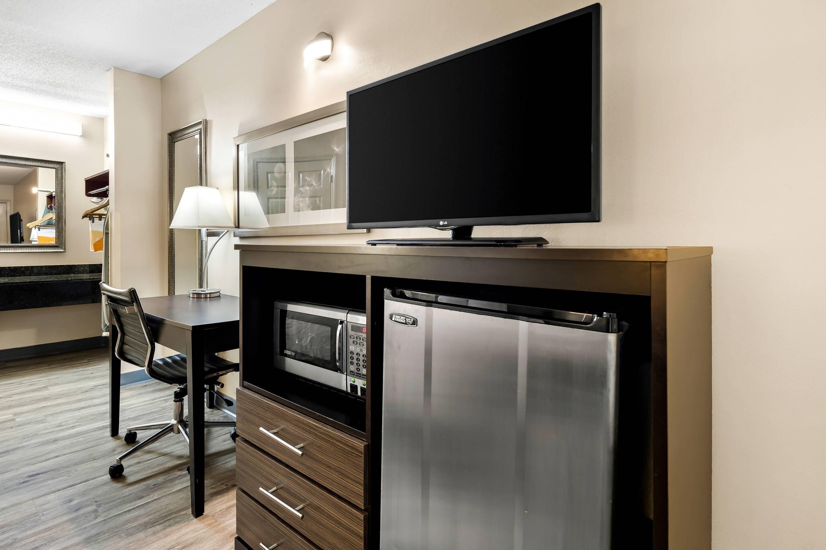 Habitación estándar, 1 cama King size, para no fumadores | Escritorio, tabla de planchar con plancha, wifi gratis y ropa de cama 