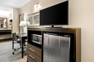 Standard Room, 1 King Bed, Non Smoking | Desk, iron/ironing board, free WiFi, bed sheets