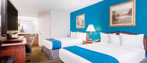 Colchones con pillow-top, escritorio y cortinas blackout